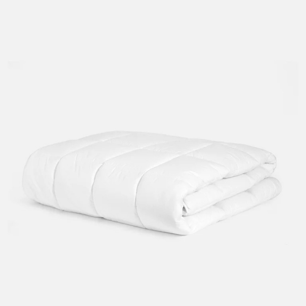 Down alternative plush topper